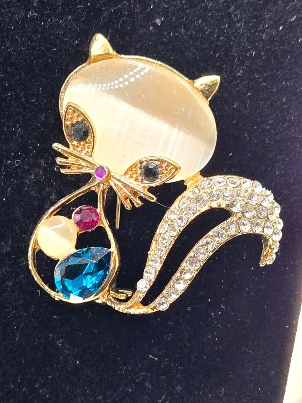 Vintage Jelly Belly Style Cat Brooch Cat's Eye Glass Rhinestone Gold Tone Brooch